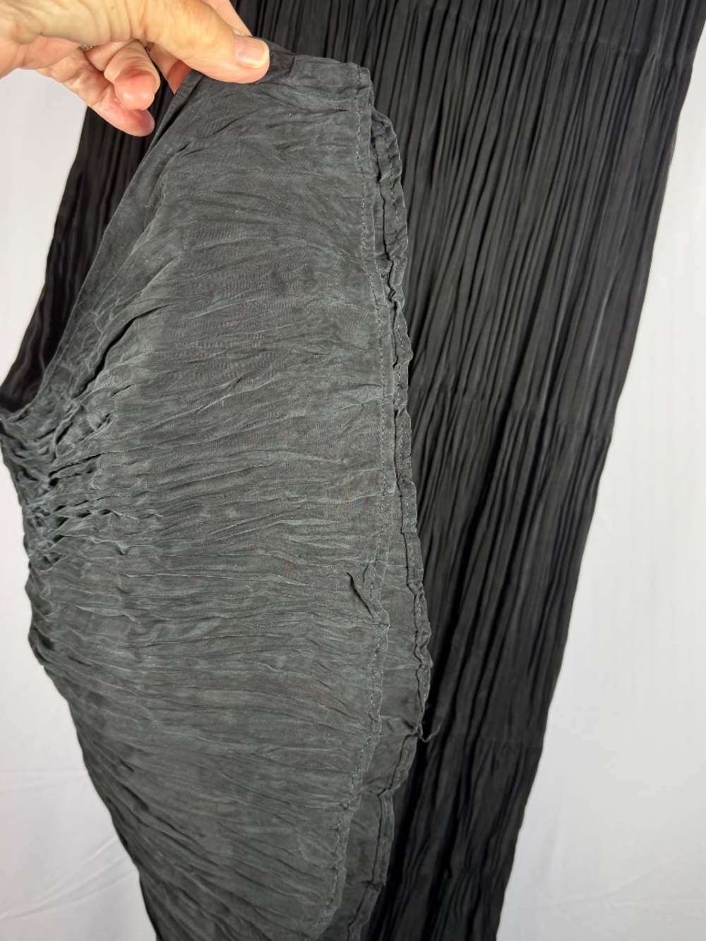 Longhorn by Niver Western Wear black broomstick crinkle silk maxi skirt, Large - Picture 3 of 9